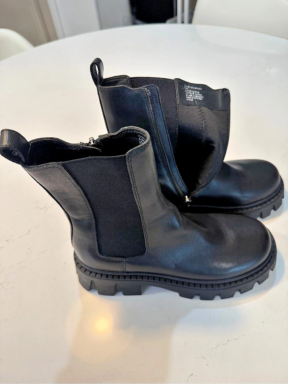 Steve Madden Black Leather Lug Sole Ankle Boots Like New